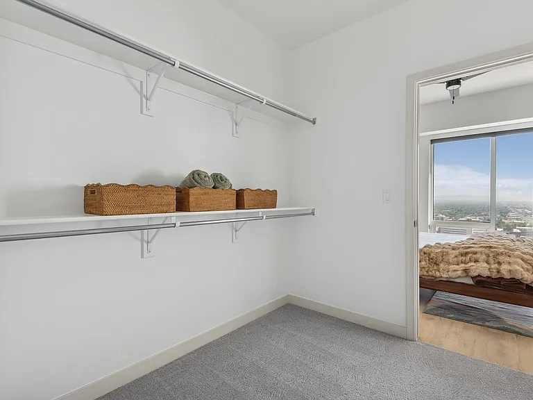 Seraph Luxury Downtown Apartments — Photo 16