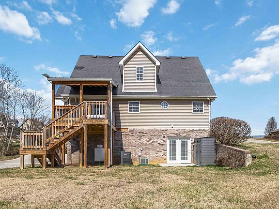 3rd image of 362 Whisper Woods Dr