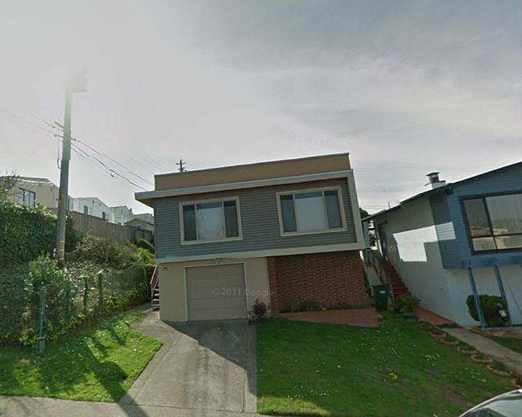 1st image of Lakeshire Dr