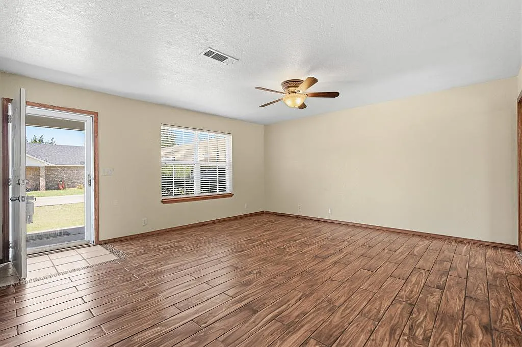 366 Elm St — Photo 3