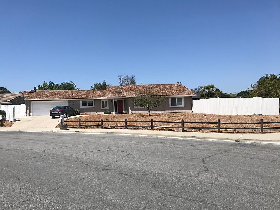 2nd image of 2185 Holly Ln