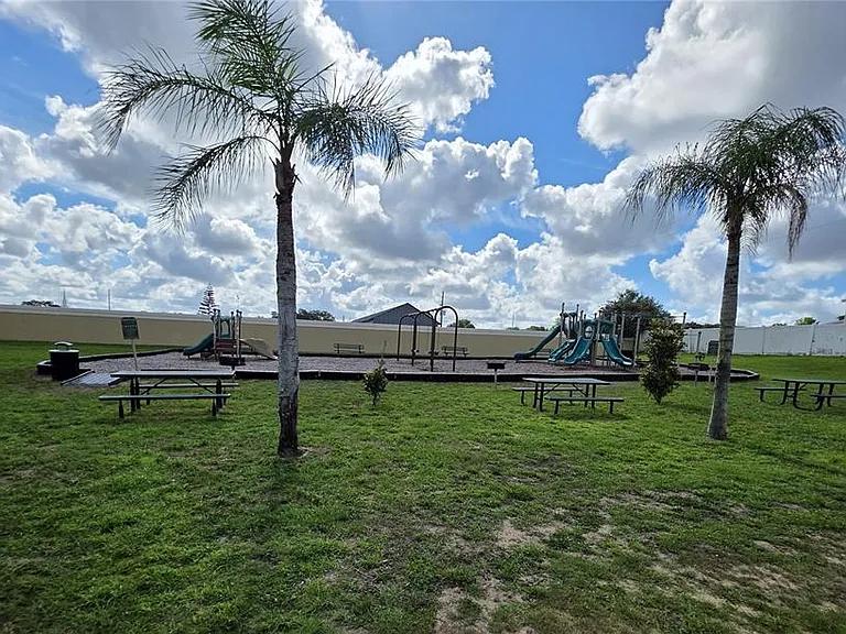 406 Washington Palm Loop — Photo 13