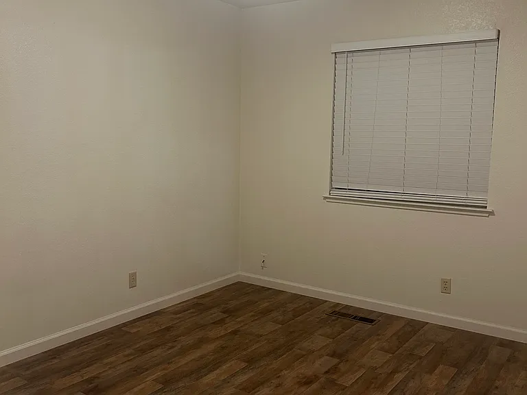 1531 Highland Dr #2 — Photo 8