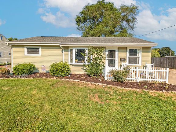 3rd image of 805 Thorpe Dr