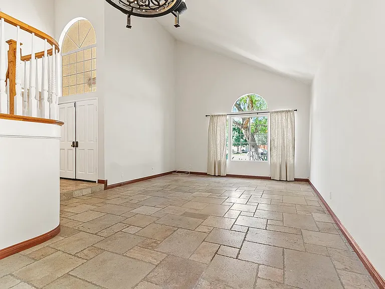 29346 Castle Rd — Photo 7