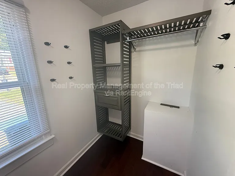 2817 Shady Lawn Dr — Photo 14