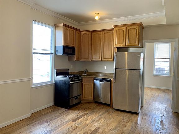 2nd image of 293 Communipaw Ave APT 2R