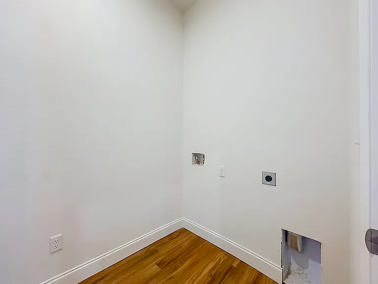 2250 W 13th St — Photo 25