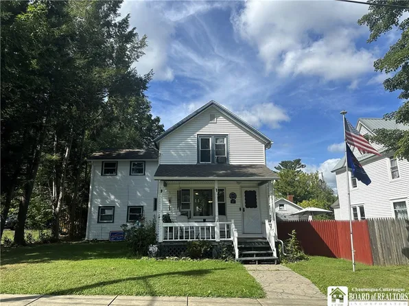 11 E 3rd St, Lakewood, NY 14750