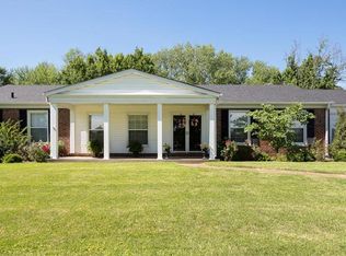 11921 Ladue Rd, Saint Louis, MO 63141