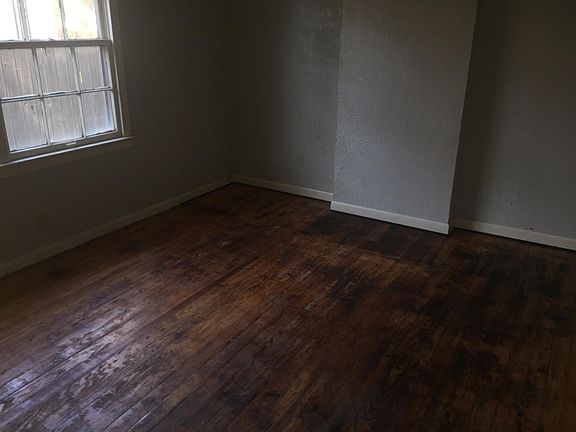 5th image of 2631 Meadow Ave