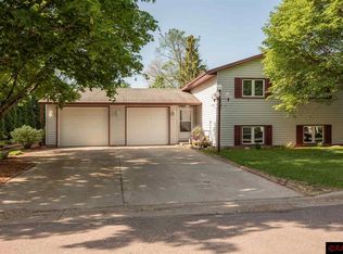 1417 Winona St, Saint Peter, MN 56082