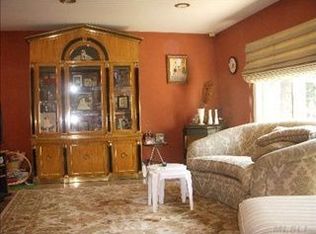 1815 James St, Merrick, NY 11566