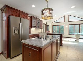 2377 Williamstown Ct, Bloomfield Hills, MI 48304
