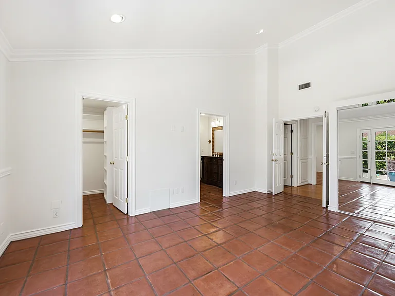 1090 Elfstone Ct — Photo 23
