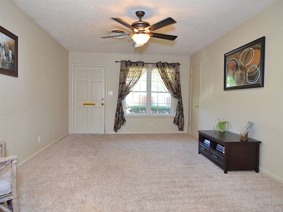 Open plan as you walk in