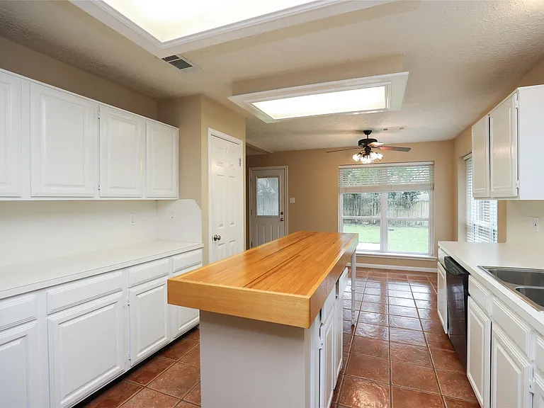 22815 Red River Dr — Photo 6