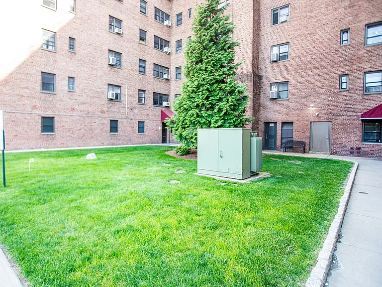 208 Anderson St #S2F — Photo 21