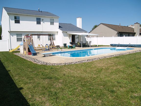2nd image of 137 Cumberland Ct