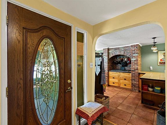 3rd image of 122 Alamo Drive
