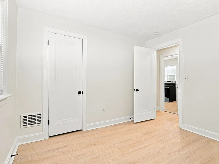 397 Catherine St — Photo 18