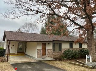 17 Alexander St, Black Mountain, NC 28711