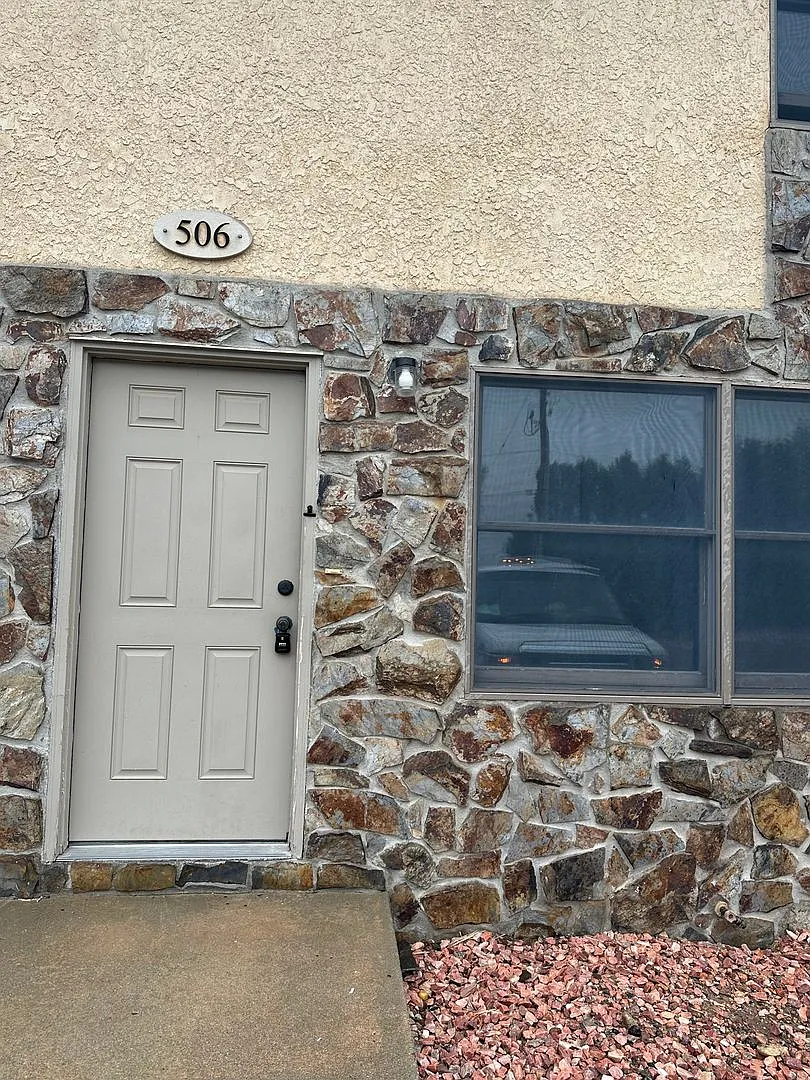 Townhouse close to Regional West Medical Center — Photo 1