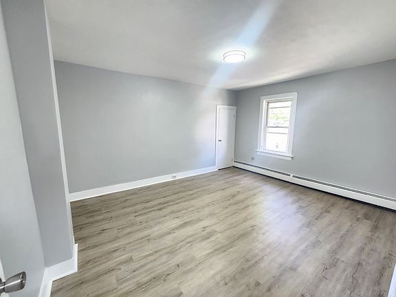 2nd image of 103 Penn St #105.5