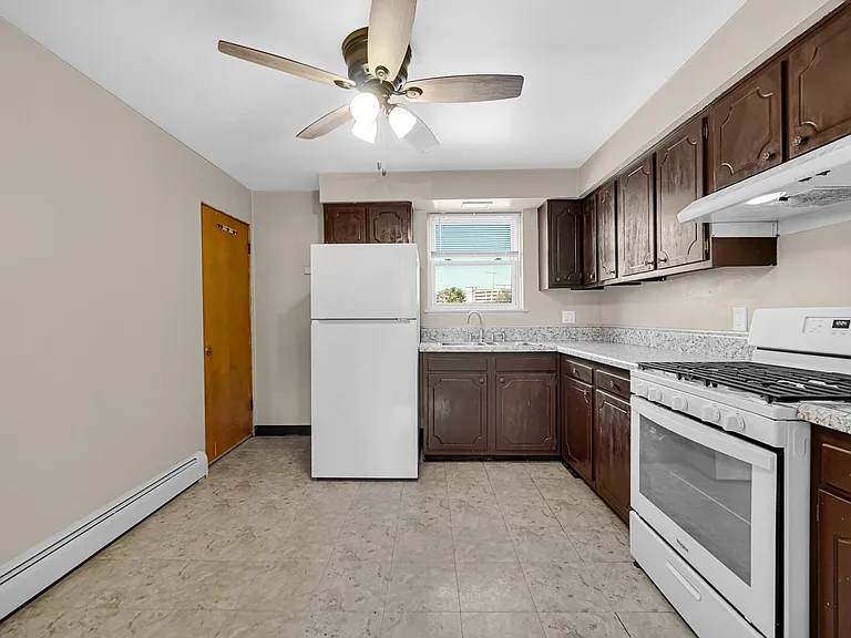 1307 Calumet Ave — Photo 11