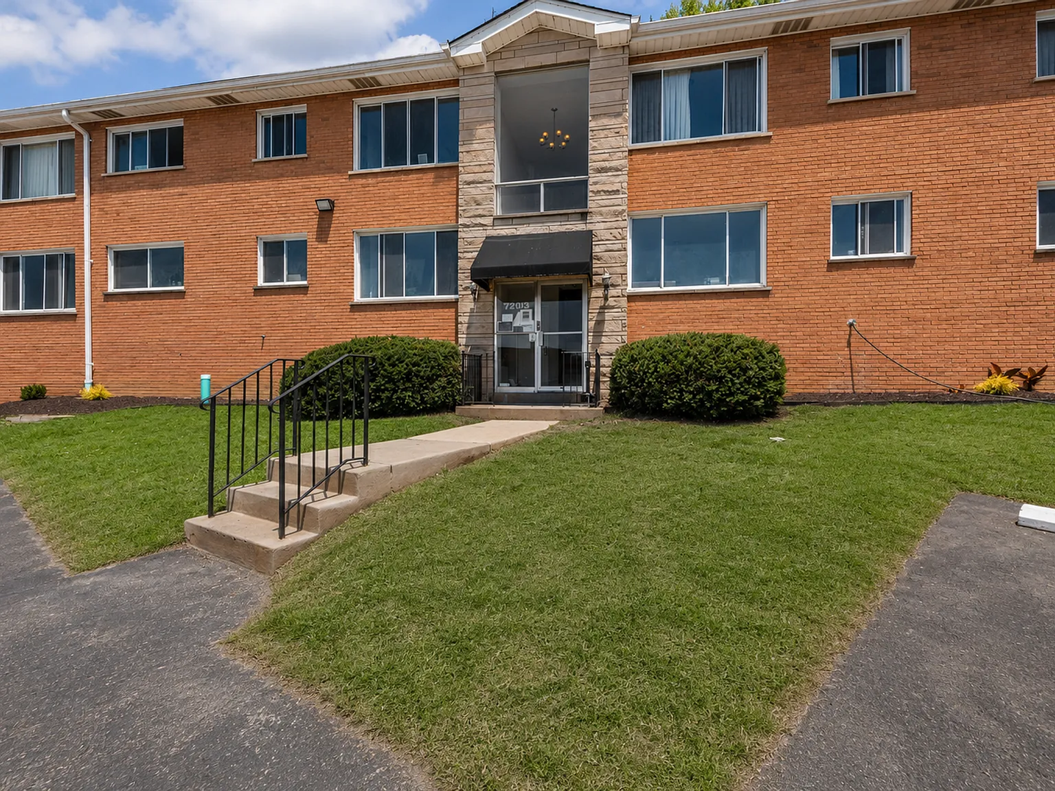 7201 Gravois — Photo 2