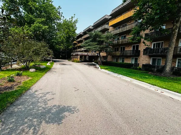 505 Redondo Dr APT 205, Downers Grove, IL 60516