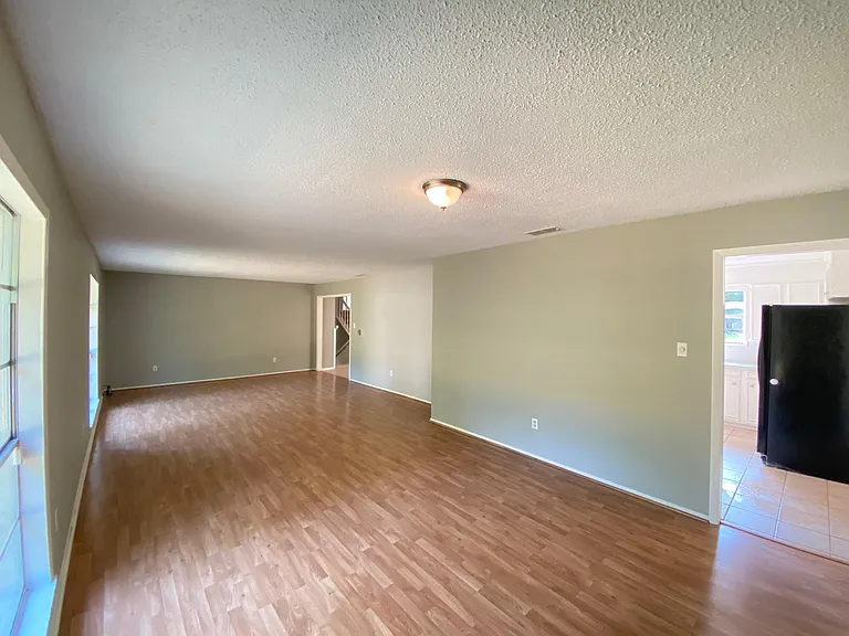 410 Cordell Dr — Photo 5