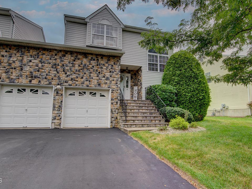 1st image of 29 Hummingbird Court