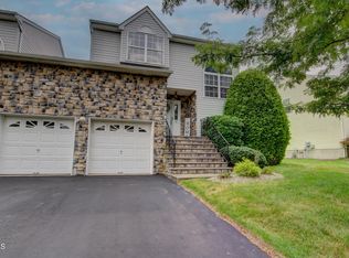 29 Hummingbird Ct, Marlboro, NJ 07746