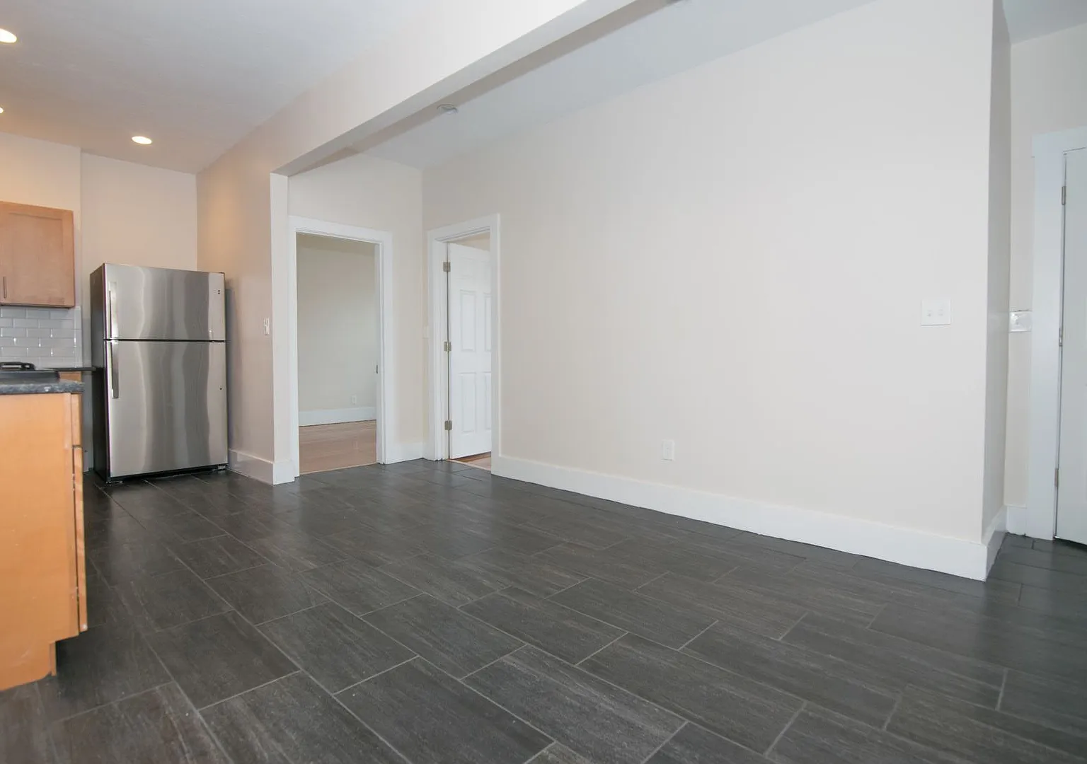 Nicely renovated 4 bed unit near the Green Line and BU! — Photo 2