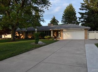 4165 Clardon Dr, Williamsville, NY 14221