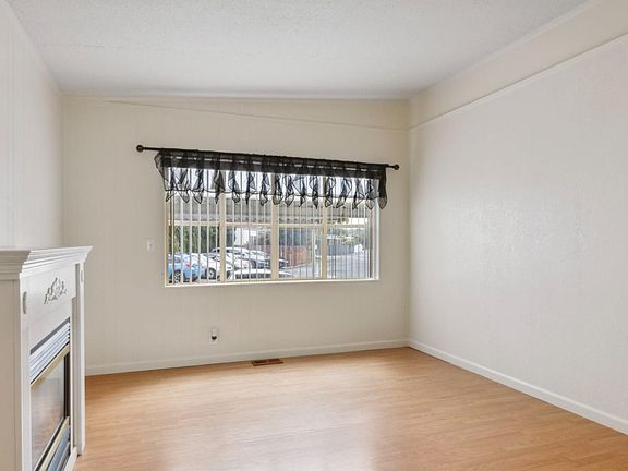4th image of 385 Los Encinos Ct #385