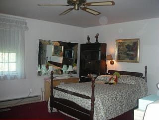 Main Bedroom w/walk-in closet