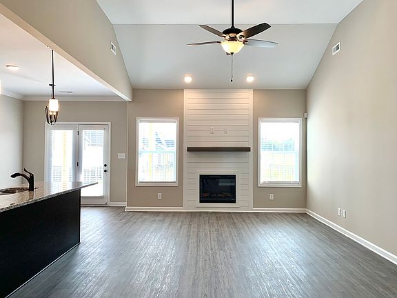 3rd image of 1406 Citadel Dr
