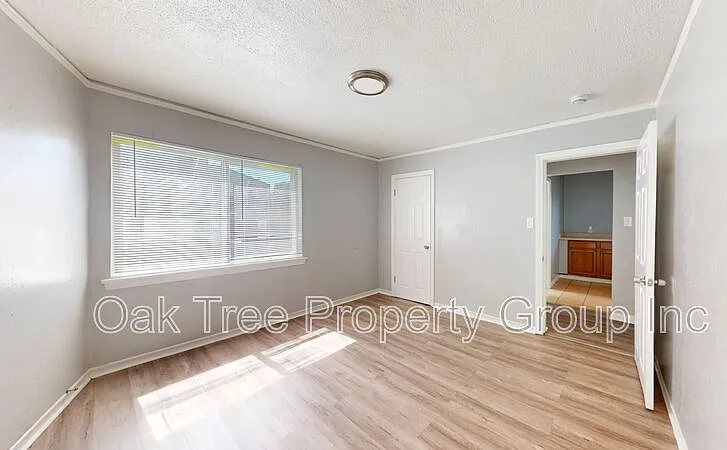 6621 Bancroft Ave — Photo 23