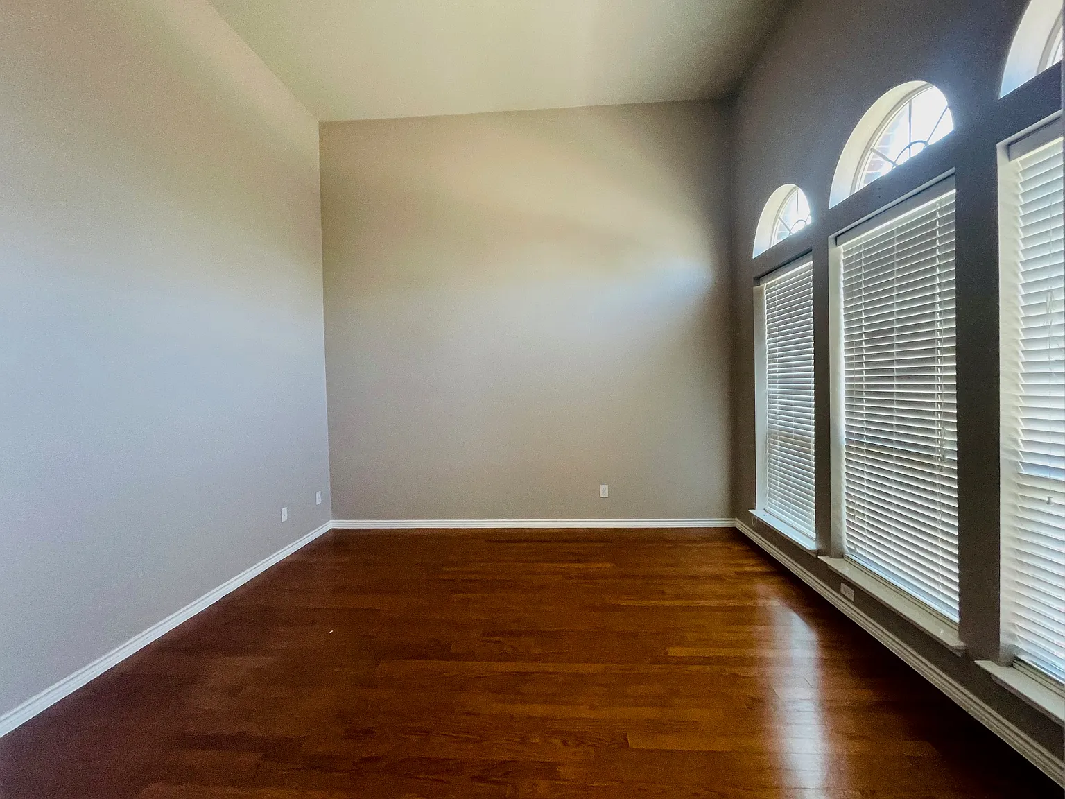 3 bed, 2.5 bath, 2623 sqft, $2,595 — Photo 4