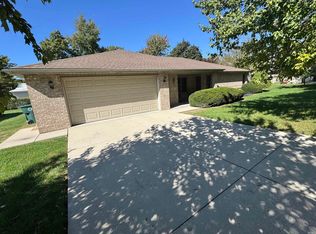 903 N Bittersweet Ln, Muncie, IN 47304