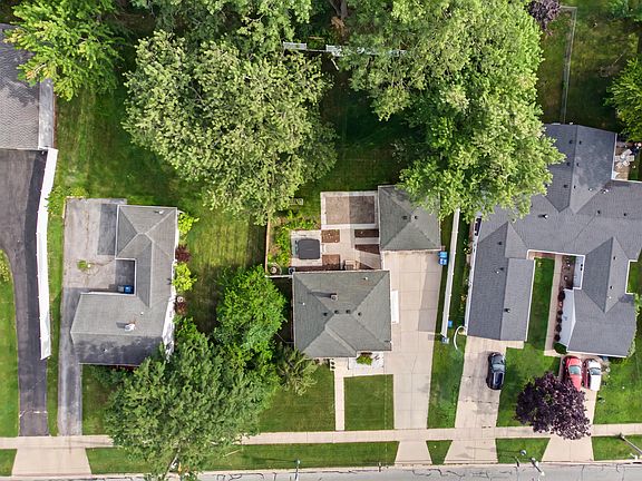 4th image of 217 E Joliet St