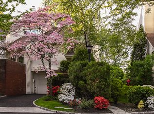51 Waterside Close, Eastchester, NY 10709