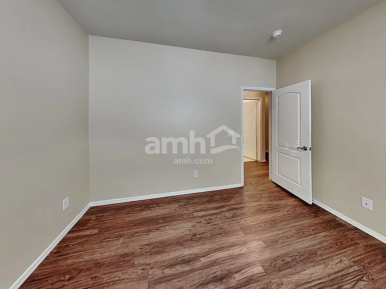 7227 W Darrow St — Photo 20