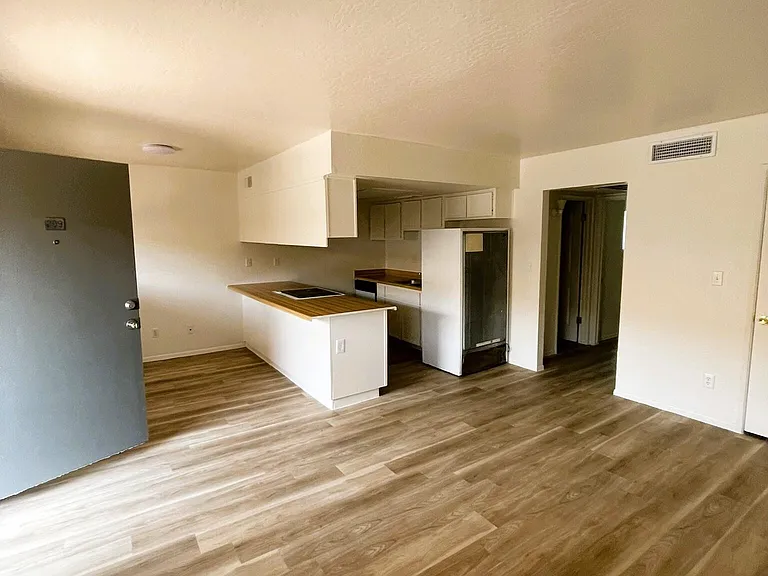 2002 E Sweetwater Ave #202 — Photo 1