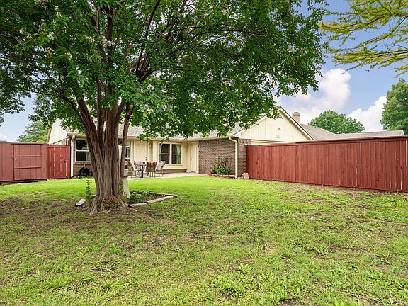 3rd image of 557 Gillespie Dr