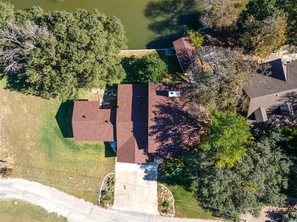2321 Lakewood Ct, Granbury, TX 76049