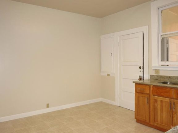 3rd image of 1638 Grant Ave