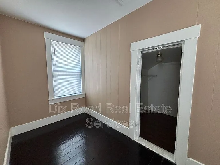123 N Miami St — Photo 17